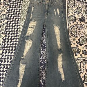 Women’s xs size two jeans. Like new only worn twice.